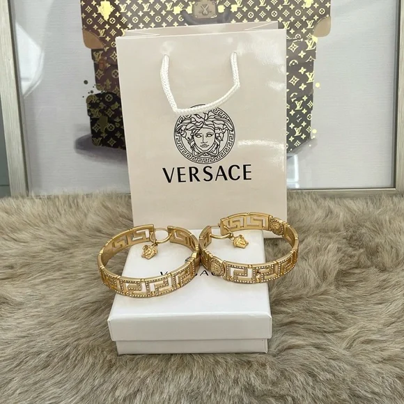 Versace | Accessories | Versace Gold Watch Elegant Timepiece  display picture 1